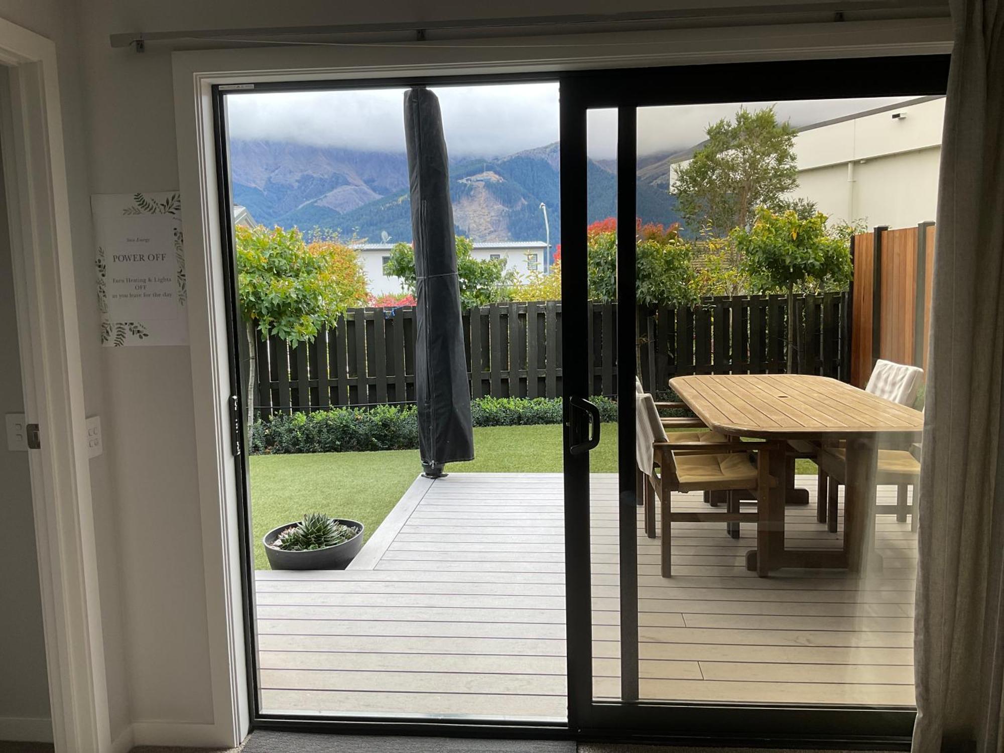 Amber View Apartment Куийнстаун Екстериор снимка